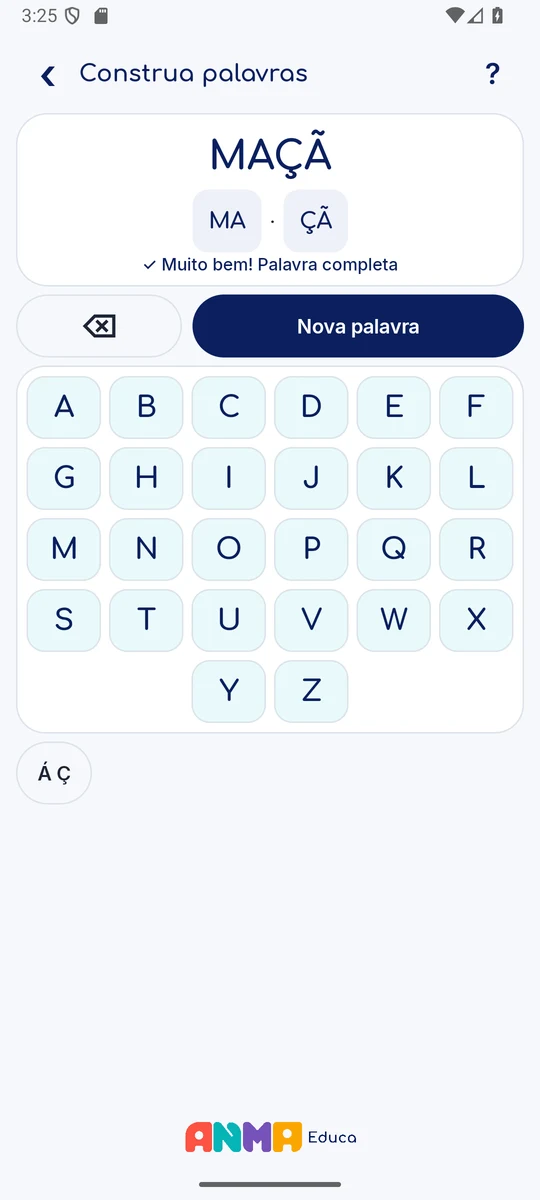 Palavra MAÇÃ completa, dividida em sílabas, com teclado de letras e botão de acentos.